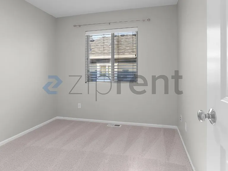 2478 NE Iverson Ln — Photo 15