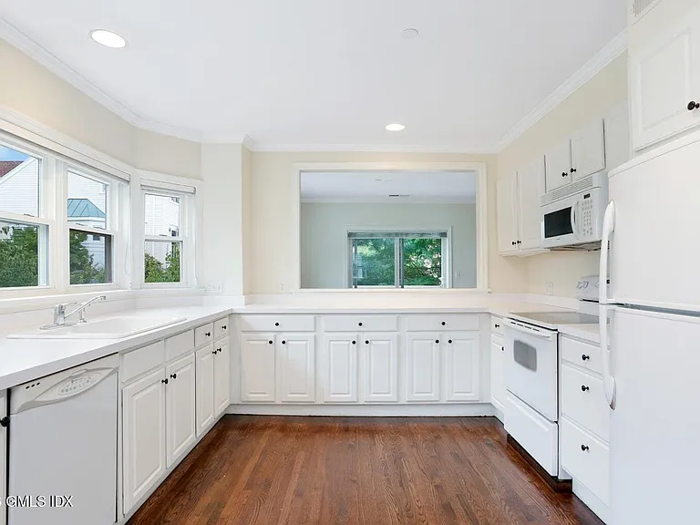 51 Forest Ave #26 — Photo 6