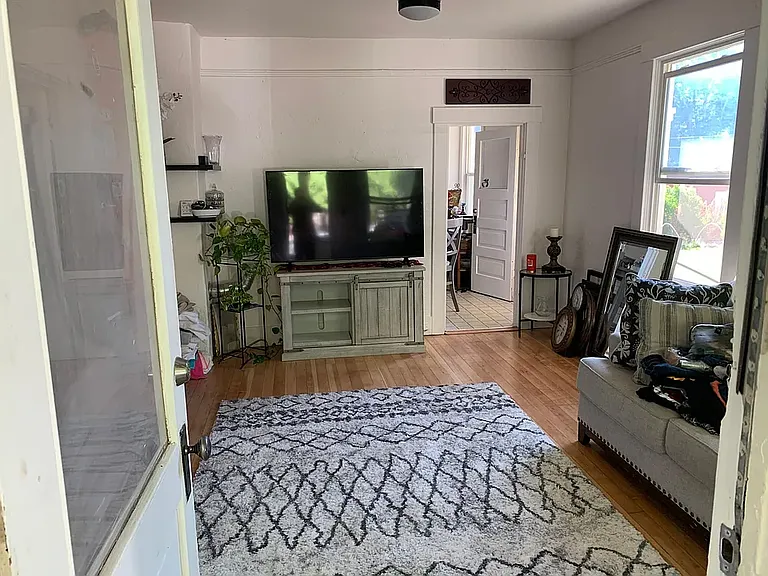 1021 Washington St — Photo 2