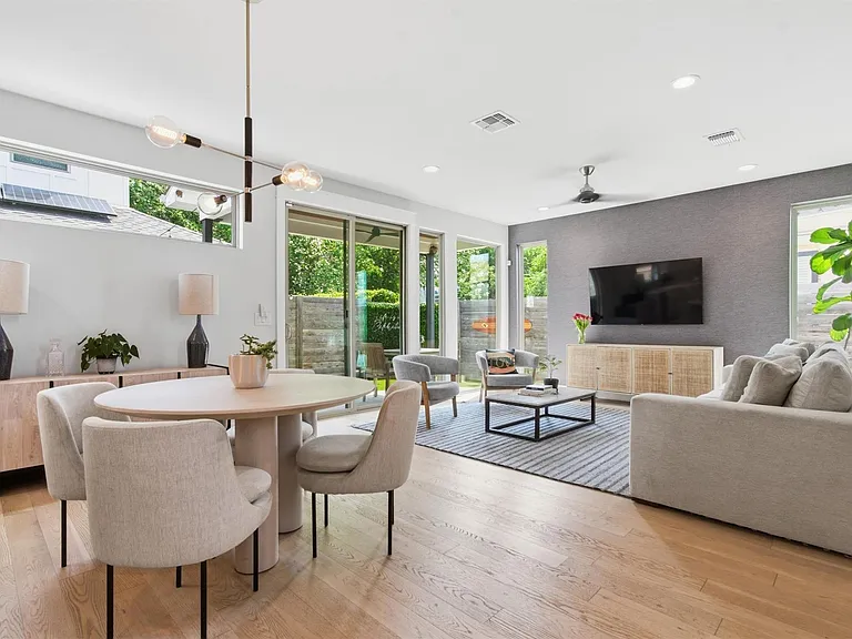 2710 Zaragosa St #A — Photo 4