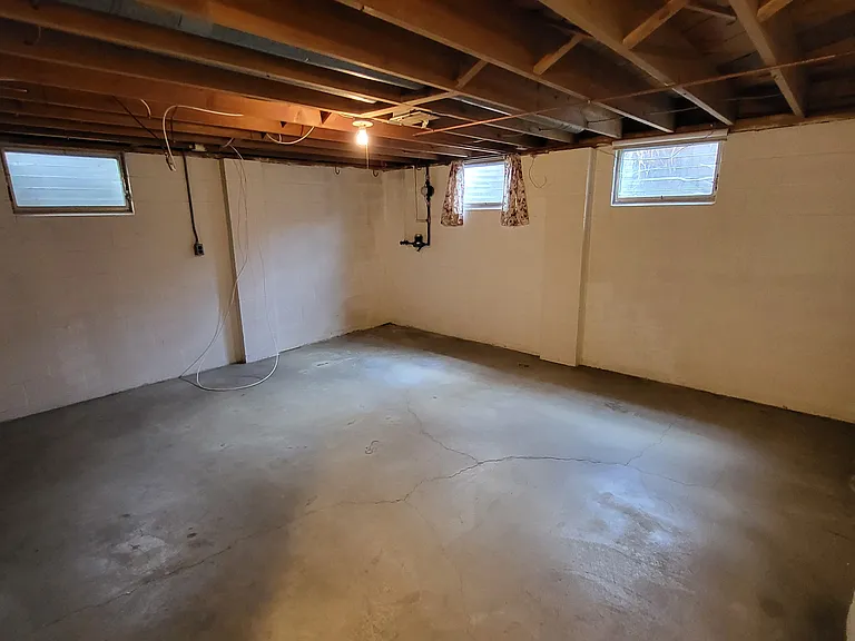 4365 Glenmawr Ave — Photo 32