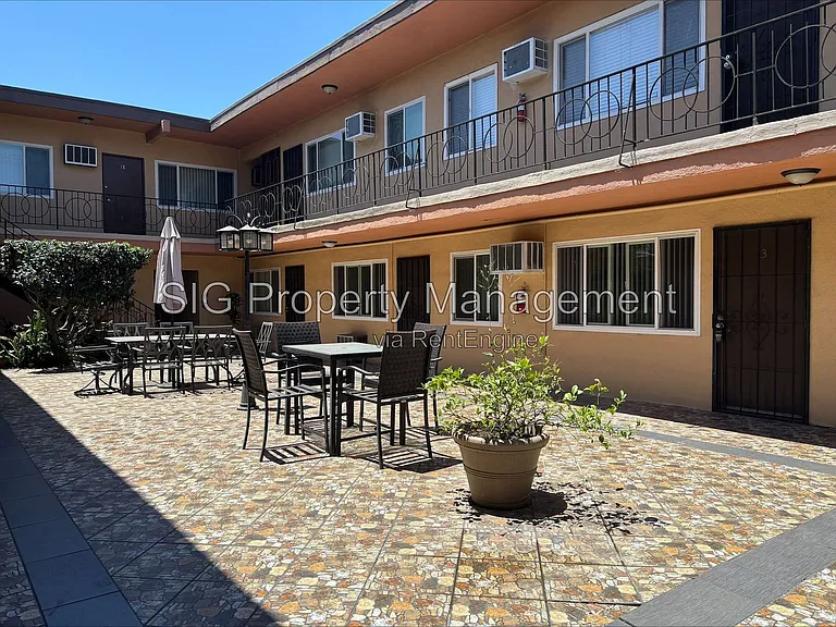 526 E Windsor Rd #4 — Photo 12