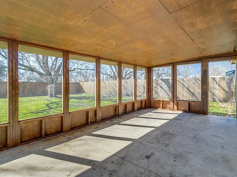 311 W Fern St — Photo 12