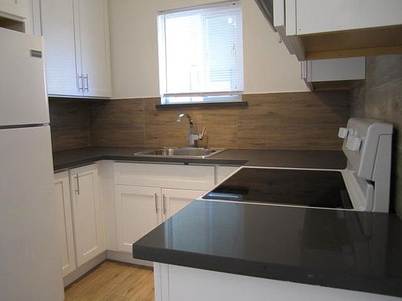 3rd image of 378 Richmond Dr #12