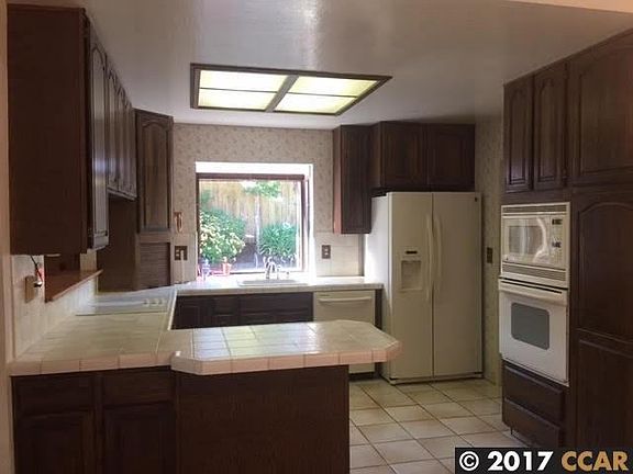 4th image of 1833 Redwood Dr