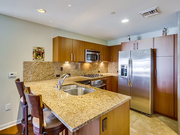 4th image of 800 The Mark Ln Unit 405