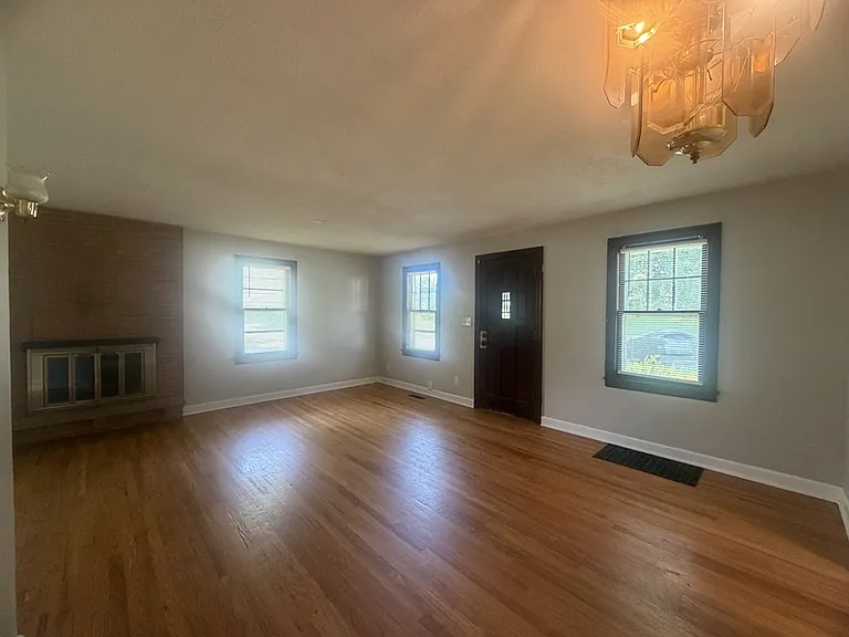 515 W Southside Blvd — Photo 4
