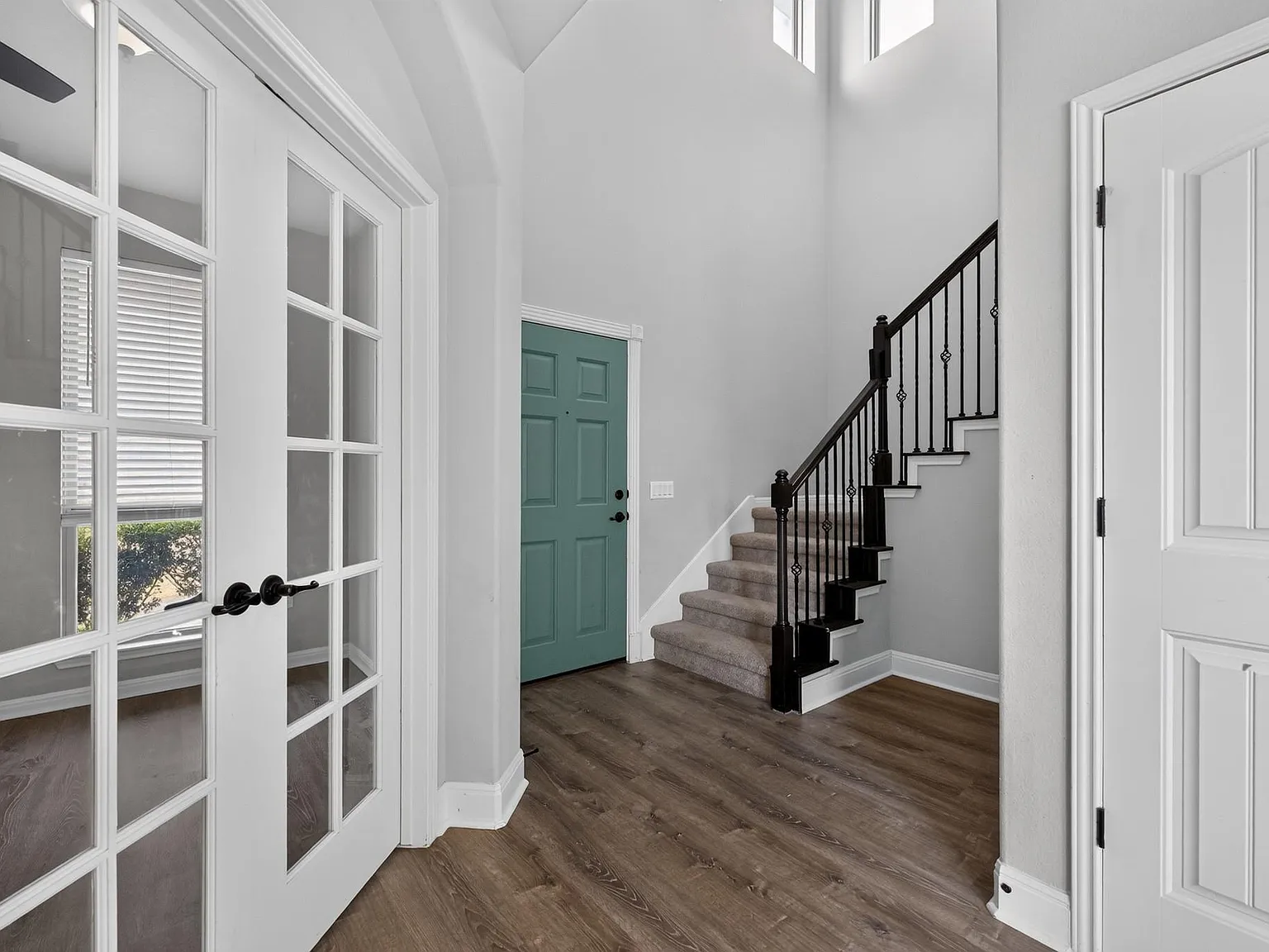 3 bed, 2.5 bath, 2015 sqft, $2,600 — Photo 4