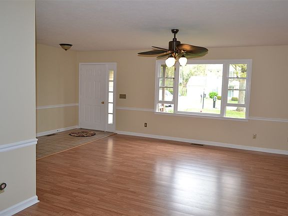 2nd image of 2541 Oak Grv