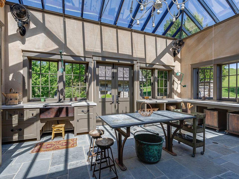 7th image of 5476 Leipers Creek Rd
