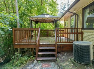 26230 Shiawassee Rd, Southfield, MI 48033