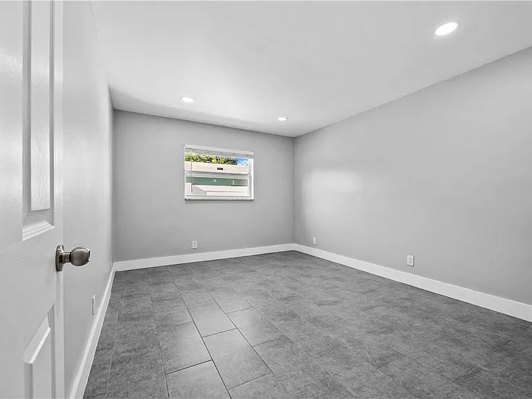 1470 N Dixie Hwy #2 — Photo 16