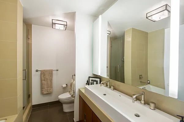 Sold by Triplemint | media 1