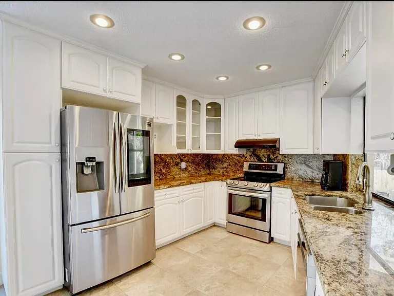 17768 Maplewood Dr — Photo 16