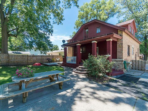 3rd image of 2810 Cheney Ave NE