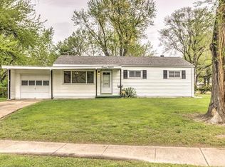 1215 S Waterford Dr, Florissant, MO 63033