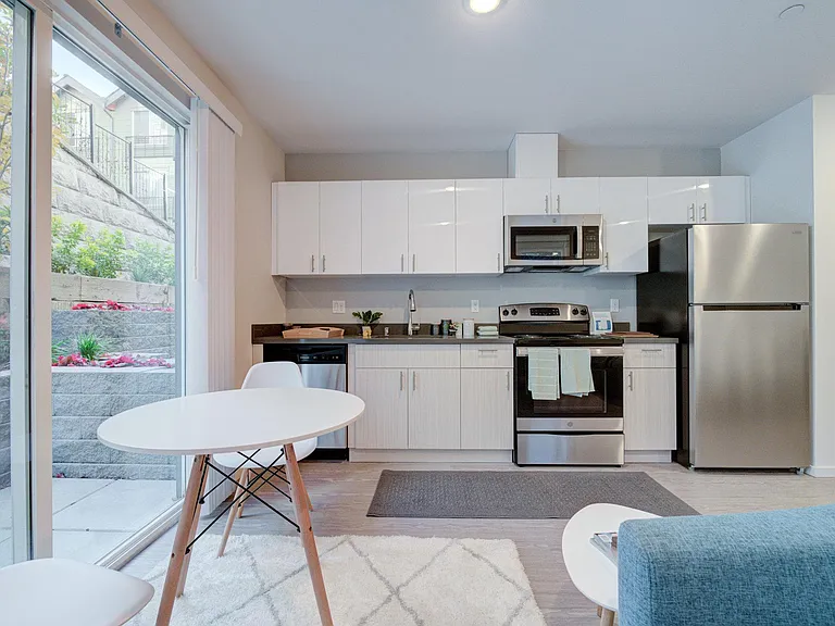 Viola Apartments — Photo 18