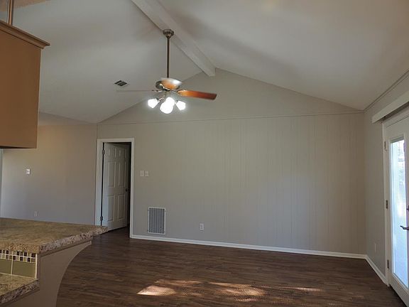 2nd image of 1409 Pine Ln