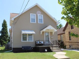 807 S 26th St, Manitowoc, WI 54220