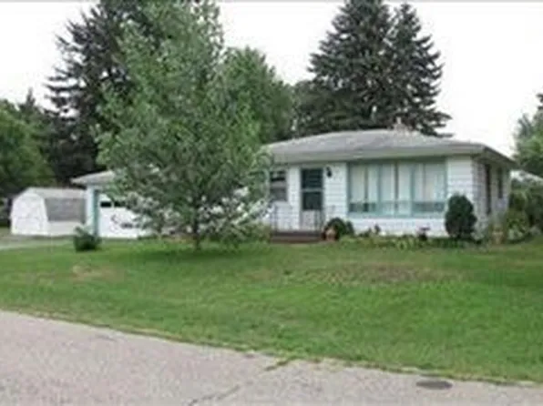 517 Lake Blvd, Paw Paw, MI 49079