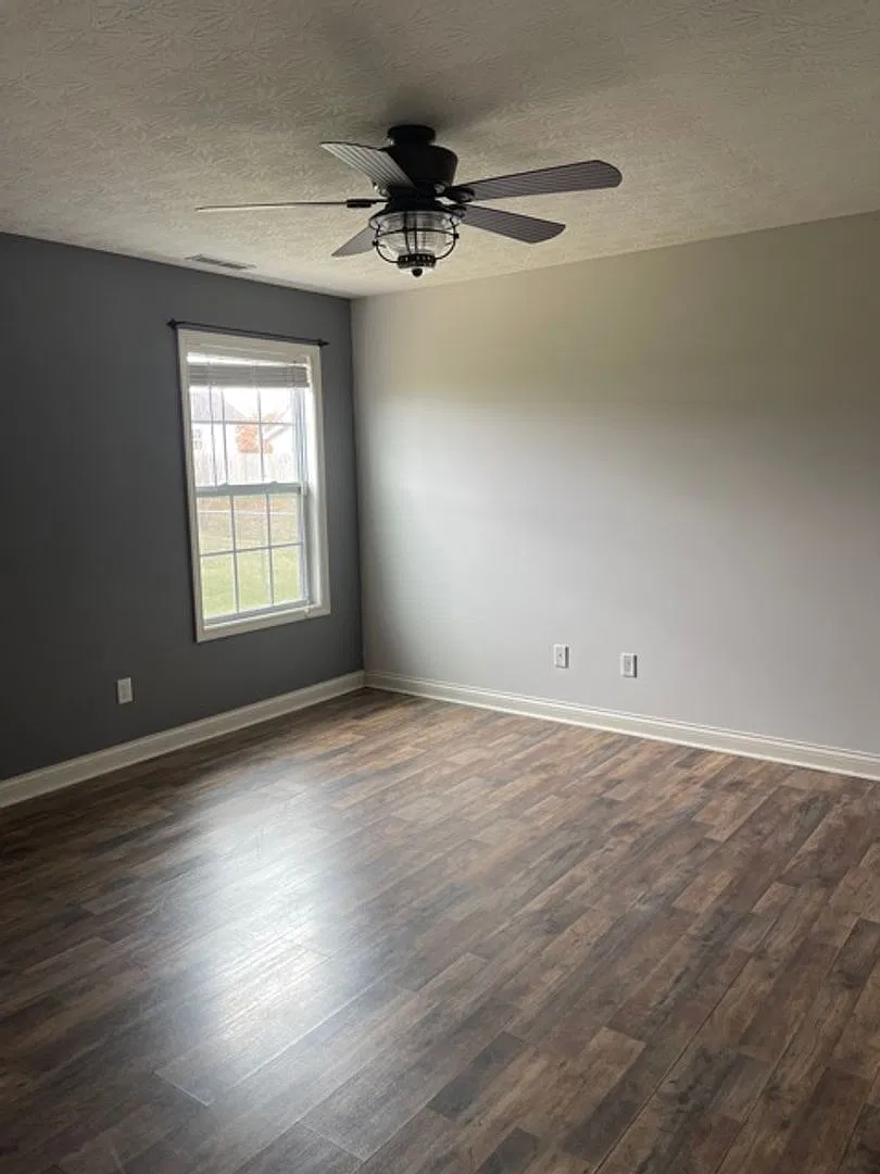 3 Bed/2 Bath Home with 2 Car Garage — Photo 2