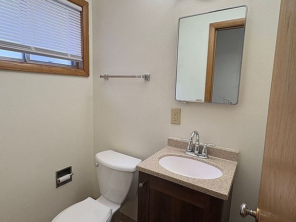 5th image of 630 Otter Ave