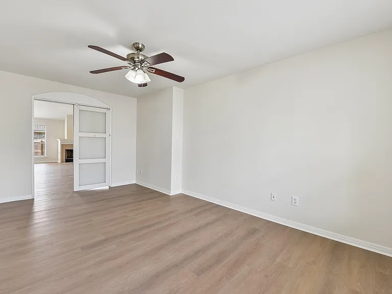 11809 Dunfries Ln — Photo 18