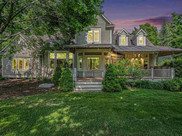 4185 Turfway Trl, Harbor Springs, MI 49740