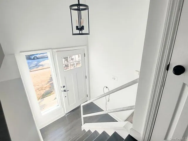 3 bed, 1.0 bath, 1075 sqft, $3,600 — Photo 3