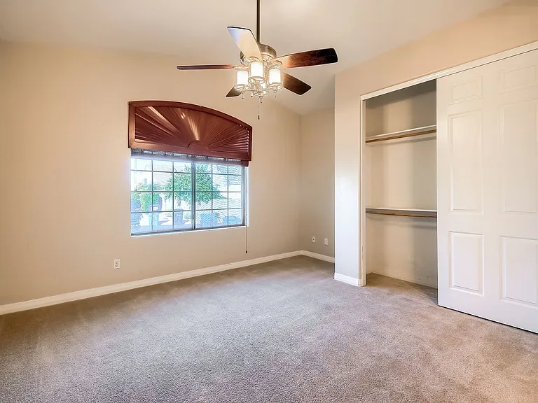 9007 S 10th Dr — Photo 13
