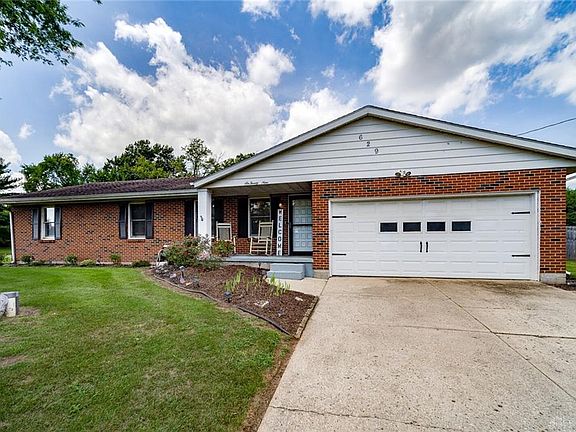 3rd image of 629 W Crescent Ln