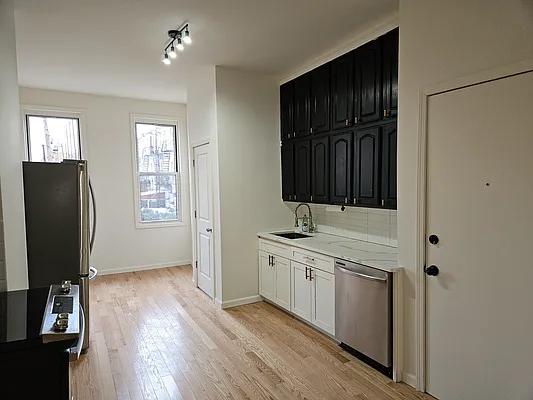 Rented by MCR Realty | media 1