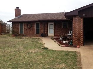 701 Hillcrest Dr, Medford, OK 73759