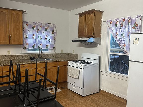 3rd image of 1420 T St APT 4