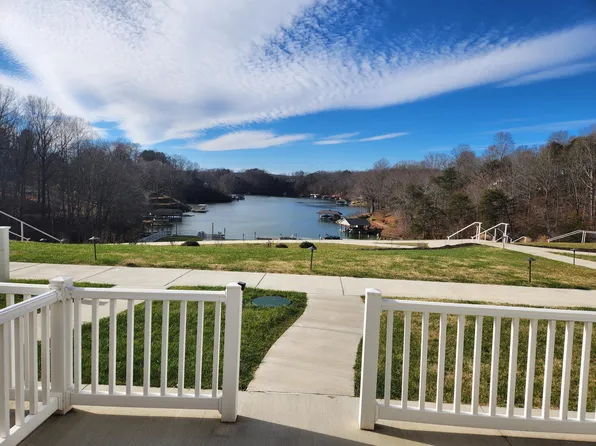 1085 Bluewater Dr Unit 213, Moneta, VA 24121