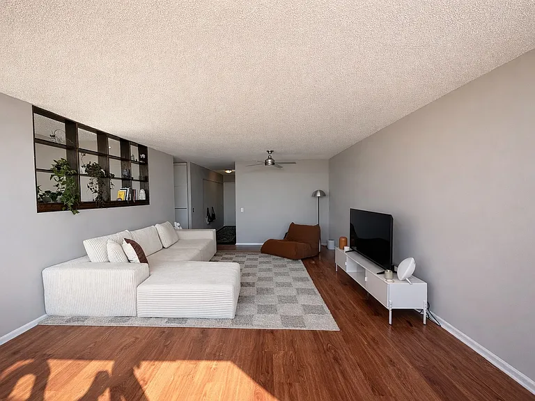 5320 N Sheridan Rd #910 — Photo 3