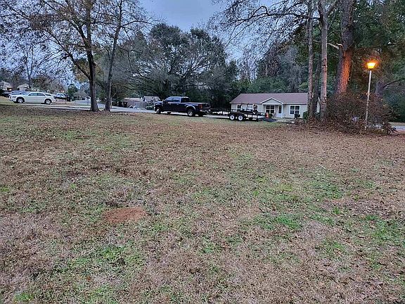 4th image of Chateau Ln