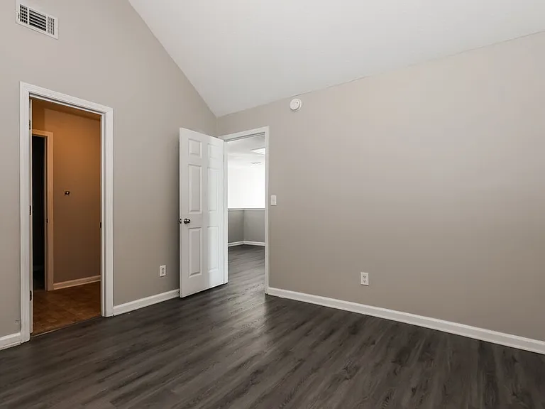 542 Vaughan Dr — Photo 14