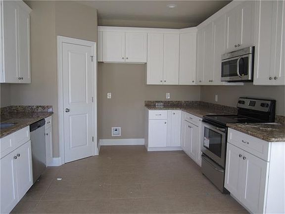 4th image of 2265 Brighton Pl