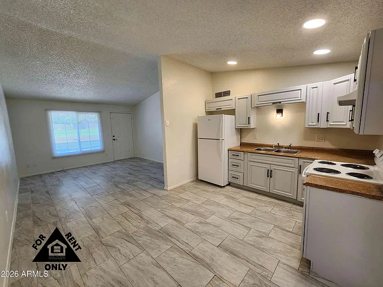 3646 N 67th Ave #102 — Photo 3