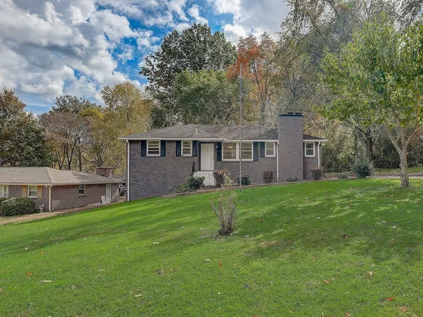 2935 Donna Hill Dr, Nashville, TN 37214