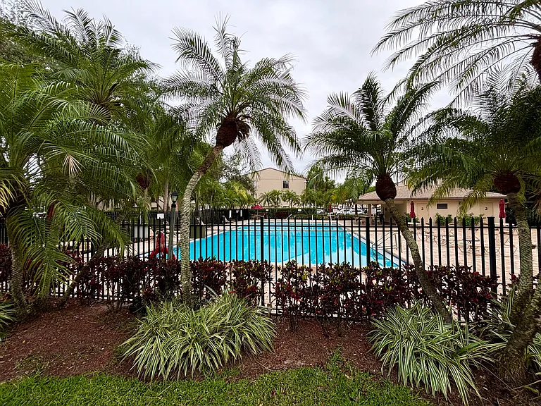 203 Foxtail Dr #F1 — Photo 12