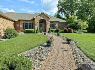 8 Equestrian Ct N, Glen Carbon, IL