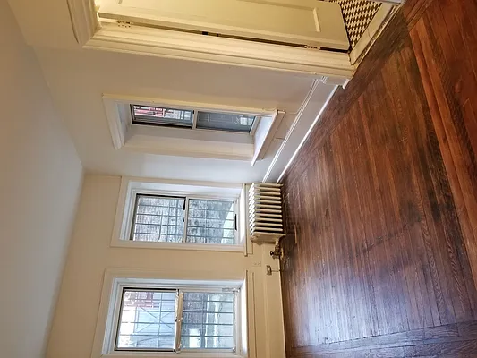 Rented by Avi Nash Associates | media 18