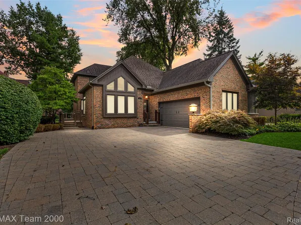 6 Pembroke Ct, Dearborn, MI 48126