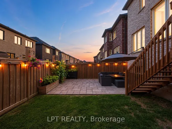 33 Mondial Cres, East Gwillimbury, ON L9N 0S1