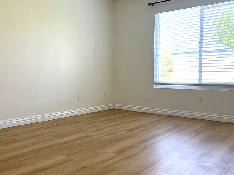 1106 Cleghorn Dr #D — Photo 5