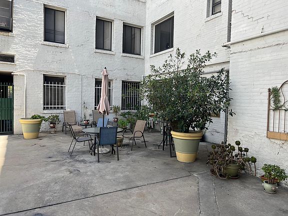 3rd image of 630B S Kenmore Ave #S300