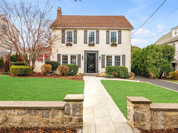 30 S Washington Street, Port Washington, NY 11050