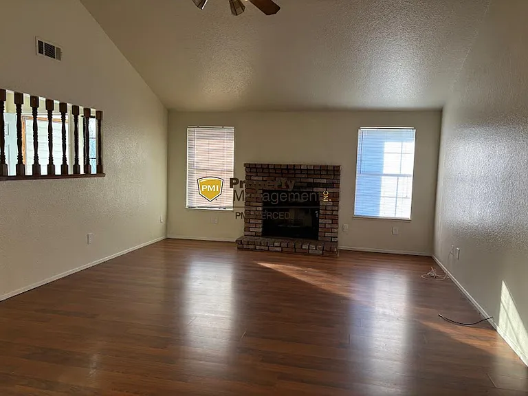 5209 Stillwater Dr — Photo 4